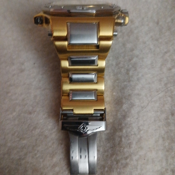 Invicta Akula 52mm Gold/Silver Two-tone SS Bracelet Chrono Multi-Function - Picture 6 of 13